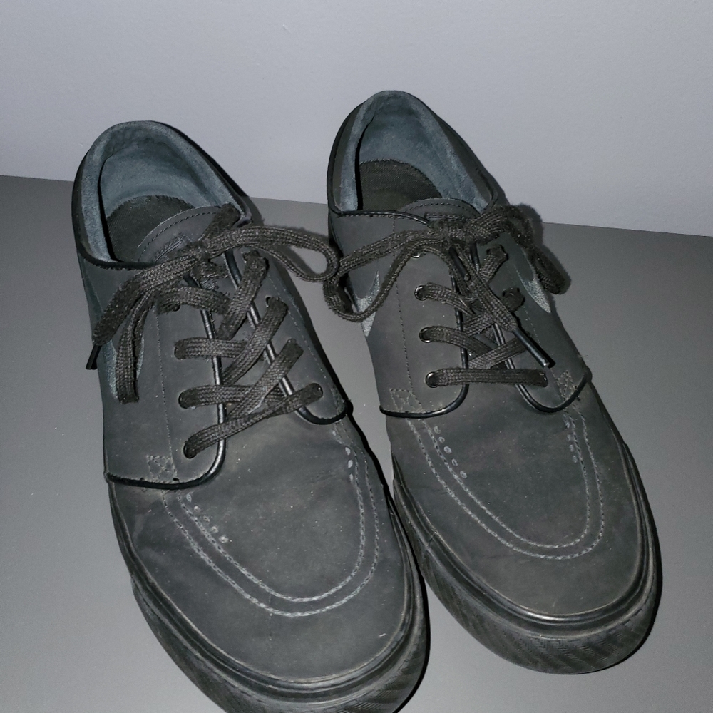 Black Nike Skateboard shoes